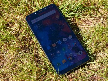 Using the Xiaomi Pocophone F1 outdoors