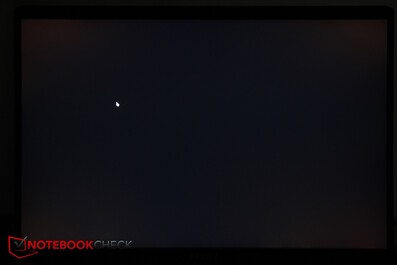 Corners: Minimal backlight bleeding