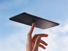 The Tango 2S weighs around 147 grams. Pictured: a promo picture highlighting the lightweight design of the e-reader