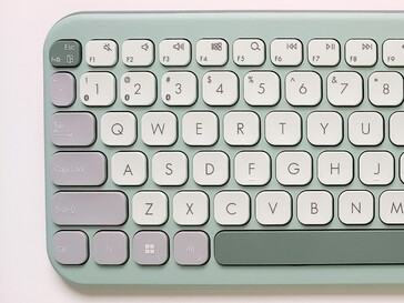 A press of the Fn and 1/2/3 keys switches between connected devices. (Image source: Notebookcheck)