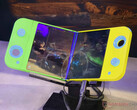 The Flex Gaming sports an innovative design that allows its joysticks to pass through its chassis to minimise overall thickness. (Image source: Notebookcheck)