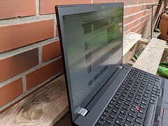 Lenovo ThinkPad T15 Gen2 - Outdoor use