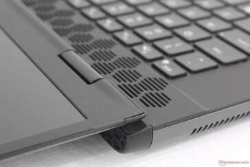 THe lid can open the full 180 degrees unlike on other Alienware laptops