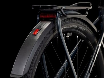 A rear rack and lights are included  (image source: Cube)