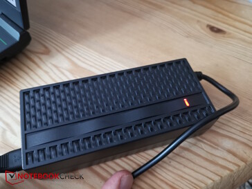 Power supply unit with status light