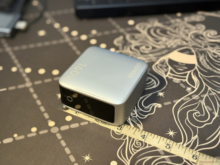 5 port Ugreen Nexode Pro 160W width from other side