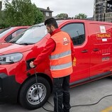 Elektryczna furgonetka Royal Mail, jeden z 7000 pojazdów elektrycznych we flocie firmy w Wielkiej Brytanii (źródło zdjęcia: Royal Mail)