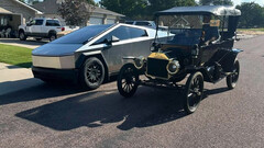 The Cybertruck next to a Ford Model T (Image source: COO/FB)