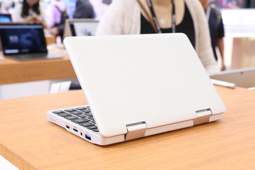 Possible Topjoy Falcon 2. (Image source: Notebook Italia)