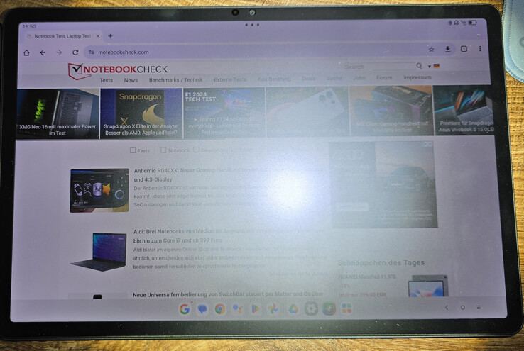 Matte display (Lenovo Tab P12 matte) with strong light source