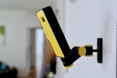 HKCam: A Raspberry Pi-powered and open-source HomeKit security camera that costs under US$20 (Image source: Matthias Hochgatterer)