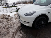 No sensors to detect that pile of snow now (image: Tech & Tesla Sweden/YouTube)