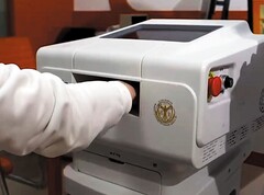 The non-invasive blood glucose monitor has already been through two positive studies. (Image source: China Daily)