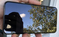 Using the iPhone XS Max outdoors at minimum brightness