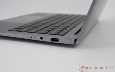 GeekBook X14 Pro - Connections on the right side