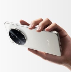 The Oppo Find X8 Ultra.