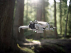 The DJI Mini 4 Pro in flight. (Image source: Roland Quandt & WinFuture)
