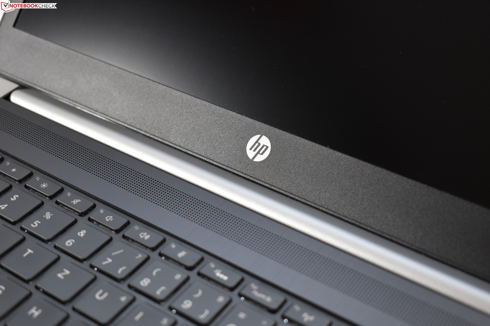 Hp laptop keeps restarting black screen