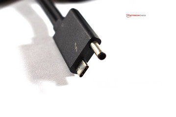 Combo connection: Thunderbolt and proprietary power connection in a single plug
