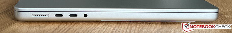 Left side: MagSafe, 2x USB-C 4.0 w/ Thunderbolt 3 (40 Gbps, DisplayPort-Alt mode, Power Delivery), 3.5 mm audio