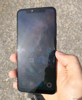 Reflections on the Xiaomi Mi 8 Explorer Edition’s display