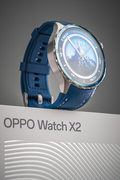 Live photo of the Oppo Watch X2 in blue. (Image source: Machine Krypton on Weibo)