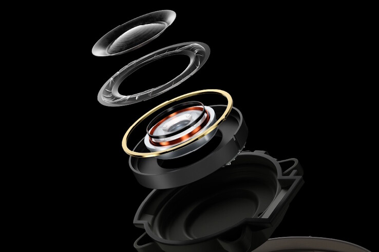 Carbon fiber drivers (top) and surrounding Symmetrical Surround Technology (SST) edges top the 40mm drivers found in the Technics A1000 headphones.