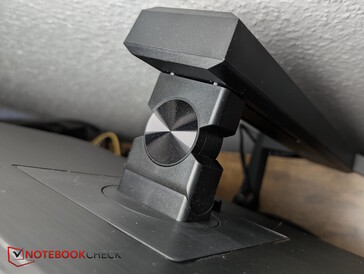 Adjustable gimbal allows multiple positioning options, including vertical mode