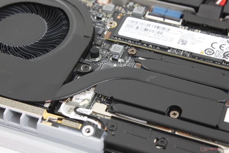 Non-removable WLAN module underneath the copper heat pipe