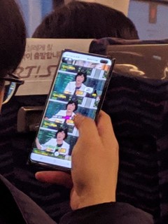 Could this be the Galaxy S10+? (Image source: Reddit)