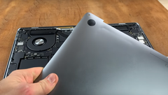 Take care when opening any recent MacBook Pro, not just the new 16-inch model. (Image source: Notebookcheck)