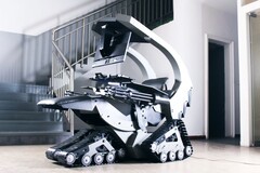 Cluvens packs decorative railguns onto a gaming station. (Image: Cluvens)