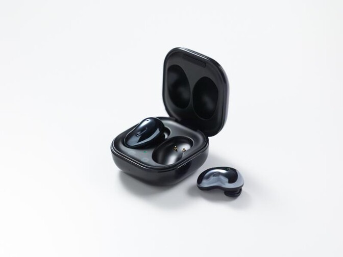 Galaxy Buds Live with Active Noise Cancelation fall to lowest ever