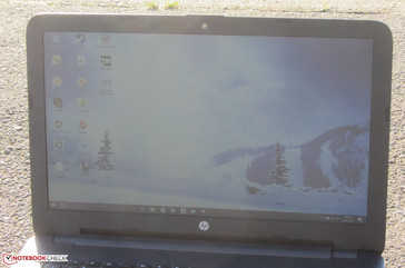 HP's 15 outdoors (taken in bright sunlight; sun is behind the device)