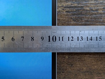 Narrow side bezels