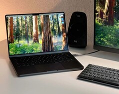 A MacBook Pro with 5G connectivity would be a boon for people always on the go. (Image source: Own)