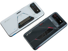 Asus ROG Phone 6 Pro (left) and ROG Phone 6 (right)