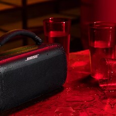 SoundLink Max 专为处理飞溅和敲击而设计（图片来源：Bose）