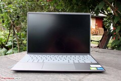 Dell Inspiron 13 5310 review: Equipped with powerful hardware that cannot be cooled sufficiently in a 13-inch laptop.
