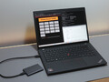 The ThinkPad P14s Gen 4 weighs 1.35 kg (2.97 lbs). (Source: Mario Petzold for Notebookcheck)