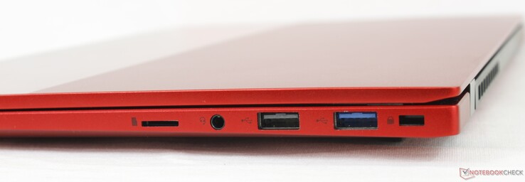 Right: MicroSD reader, 3.5 mm headset, USB-A 2.0, USB-A 3.0, Kensington lock