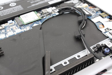 Empty space for additional fan and heat pipes if configured with the Intel Arc GPU