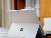 The Microsoft Surface Pro 9 has reached its lowest price point so far on Amazon (Image: Notebookcheck)