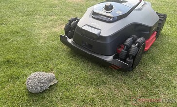 Obstacle detection is reliable on both models (shown here is the Mova LiDAX Ultra AWD)