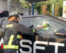 The first crack on the Tesla Cybertruck window formed after 3 light-to-moderate strikes with the emergency axe. (Image source: @OwenSparks_)