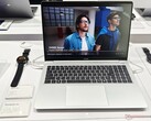 The Tecno Megabook S16 weighs 2.9 lbs, which is pretty light for a 16-inch notebook (Image source: Alexander Fagot, Notebookcheck)