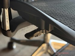 The main functions can be adjusted using this lever.