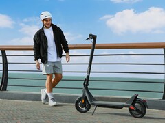 The Xiaomi Electric Scooter 4 Lite (2nd Gen) has a longer range than its predecessor. (Image source: Xiaomi)