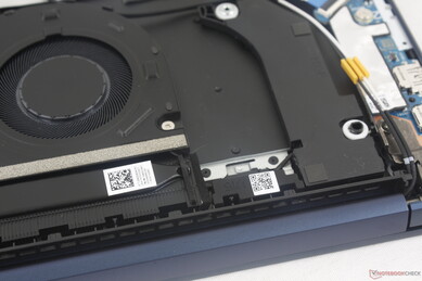 Up-firing stereo (2 W x2) speakers along the top edge of the keyboard. Most other laptops have their speakers along the front corners in comparison