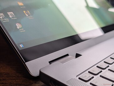 Edge-to-edge glass touchscreen